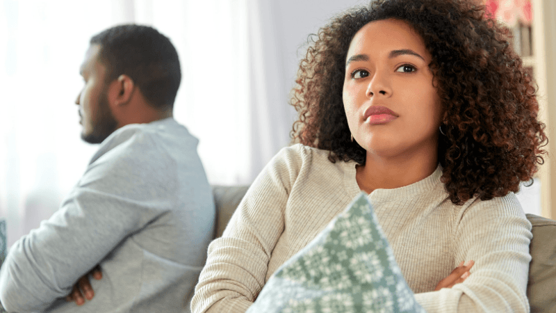 11 Telltale Signs of Red Flags in Relationships